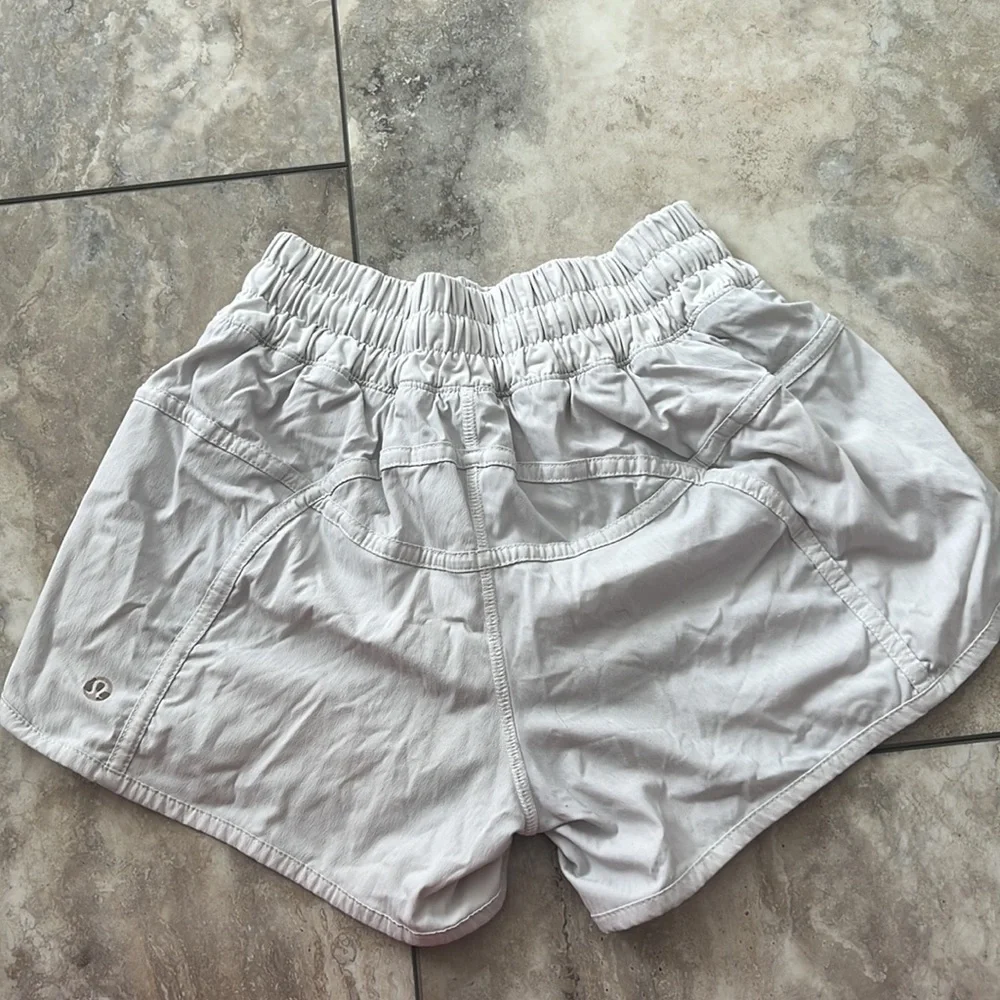 lululemon white track runner shorts - Picture 2 of 4